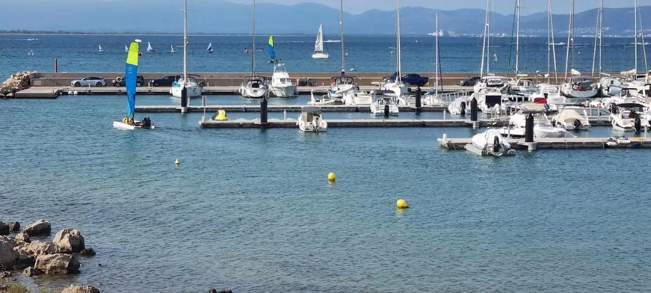 Villa Sophie Alt Standing Frente Al Club Nautico Girona
