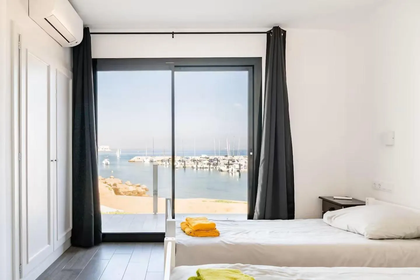 Villa Sophie Alt Standing Frente Al Club Nautico Girona