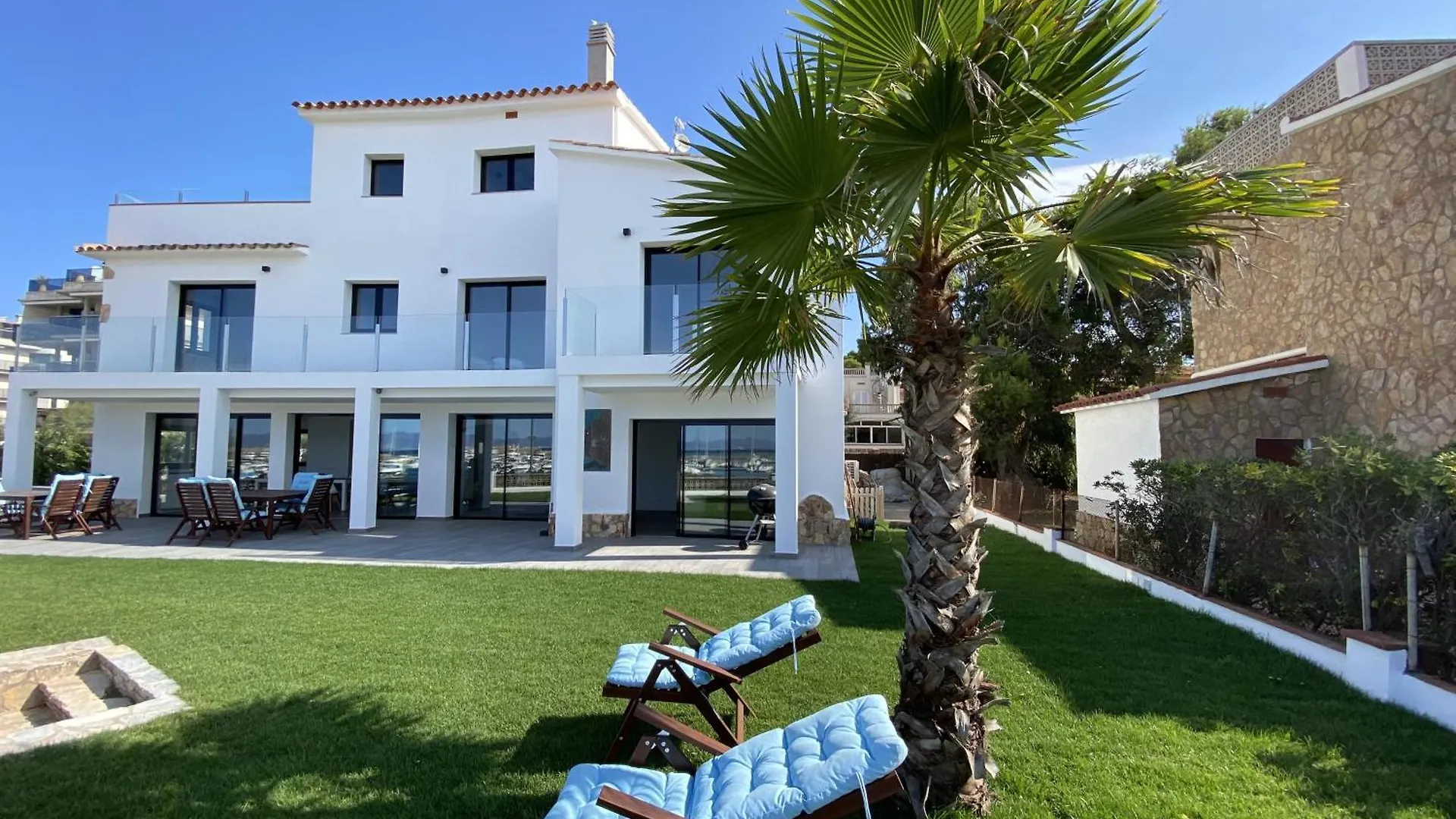 Villa Sophie Alt Standing Frente Al Club Nautico Girona