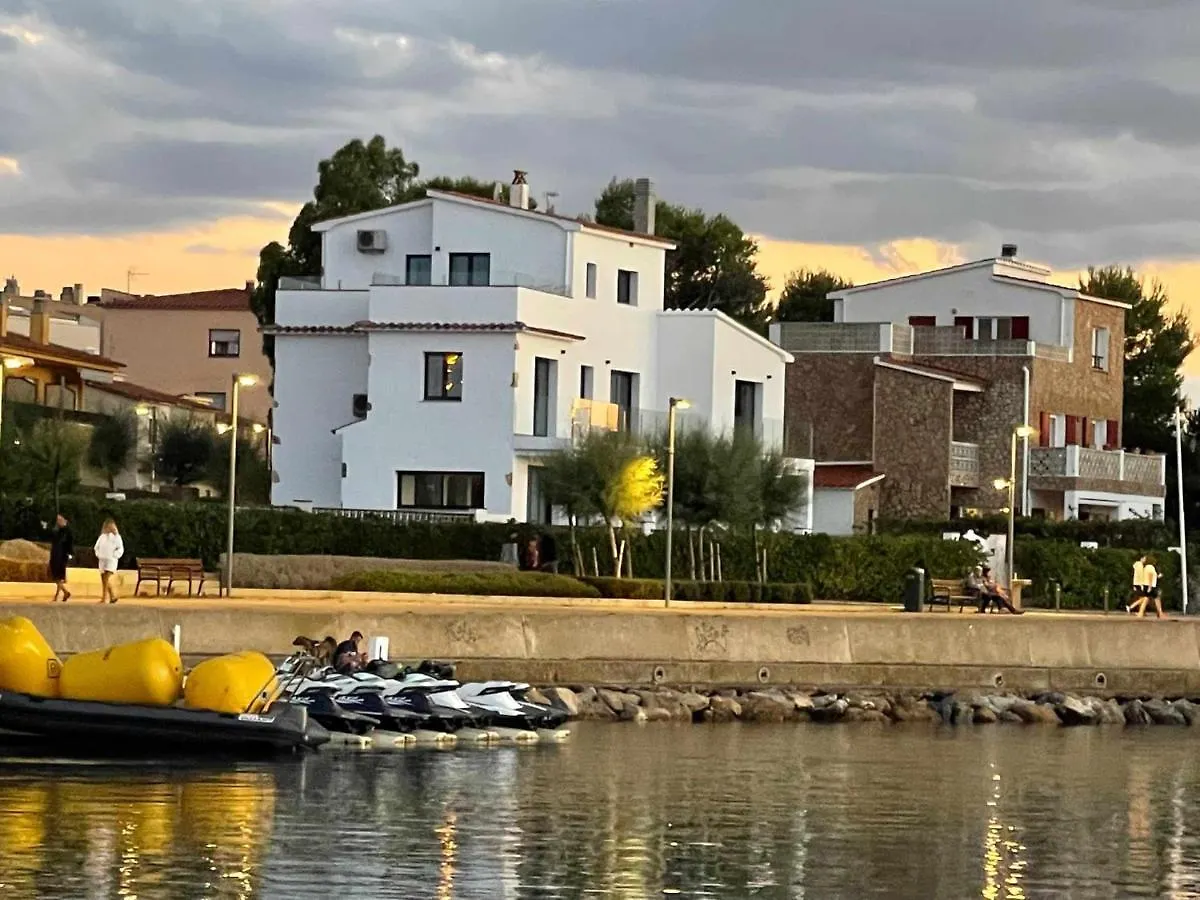Villa Sophie Alt Standing Frente Al Club Nautico Girona