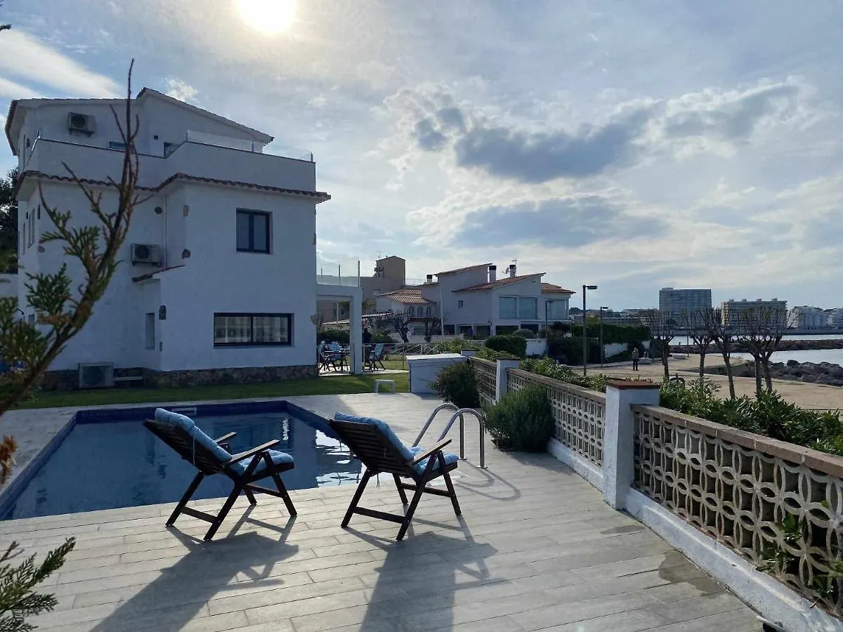 Villa Sophie Alt Standing Frente Al Club Nautico Girona