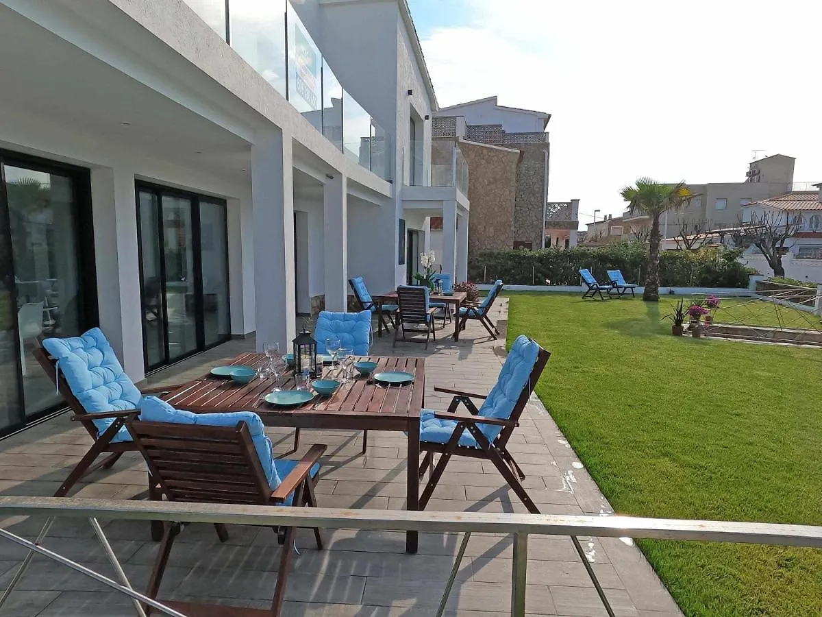 Villa Sophie Alt Standing Frente Al Club Nautico Girona