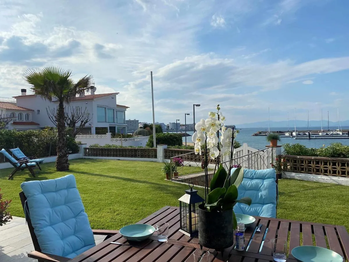 Villa Sophie Alt Standing Frente Al Club Nautico Girona