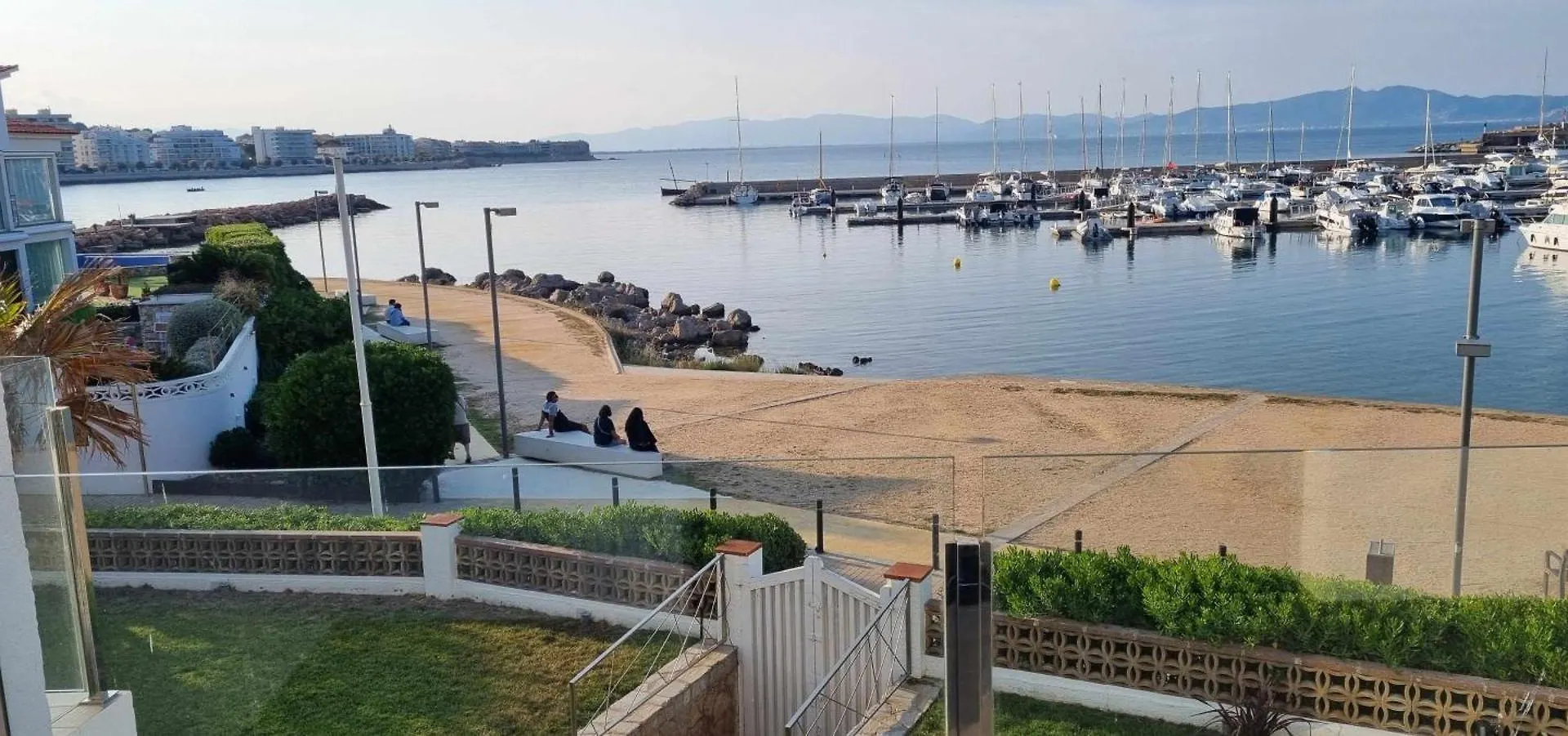 Villa Sophie Alt Standing Frente Al Club Nautico Girona