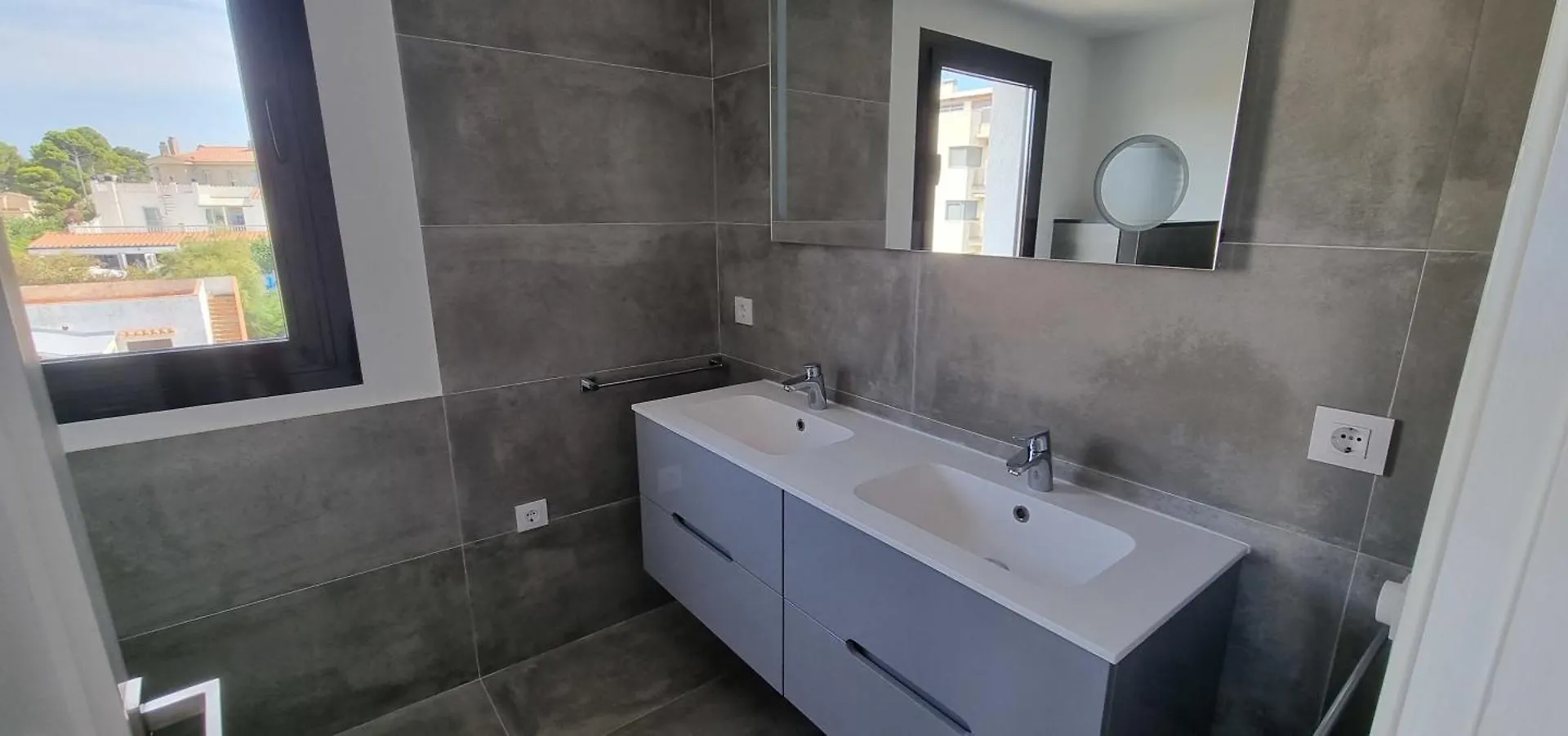 Villa Sophie Alt Standing Frente Al Club Nautico Girona
