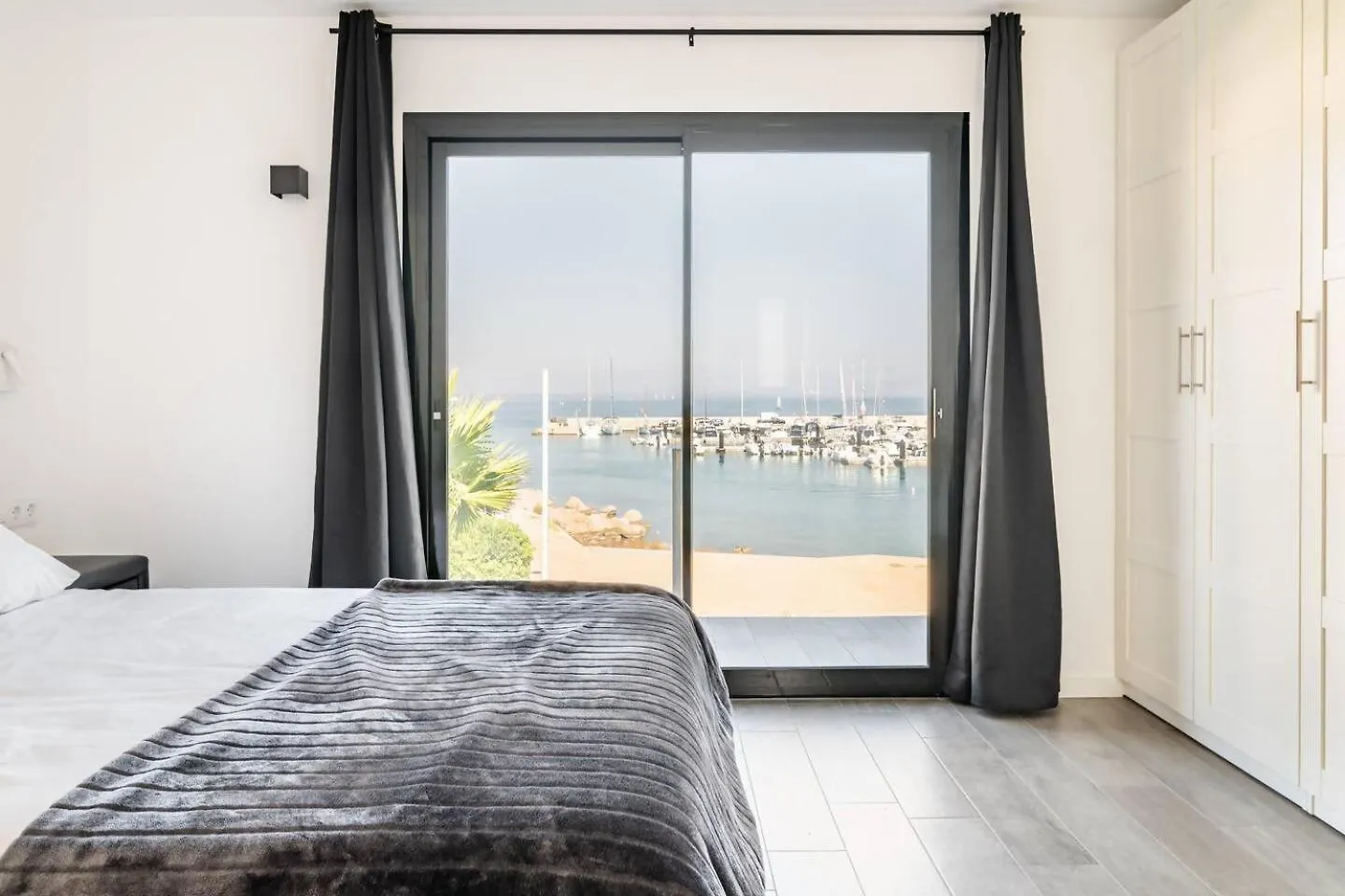 Villa Sophie Alt Standing Frente Al Club Nautico Girona